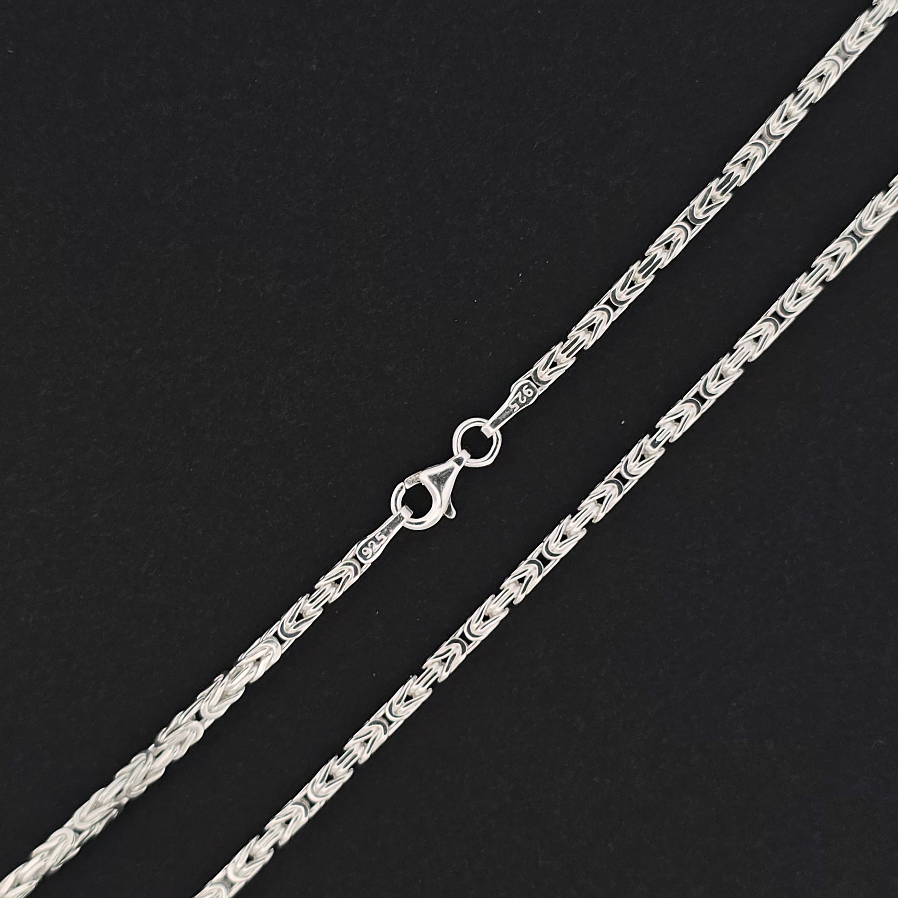 Een prachtig collier van koningsschakel , als set compleet te maken met bijpassende armband.